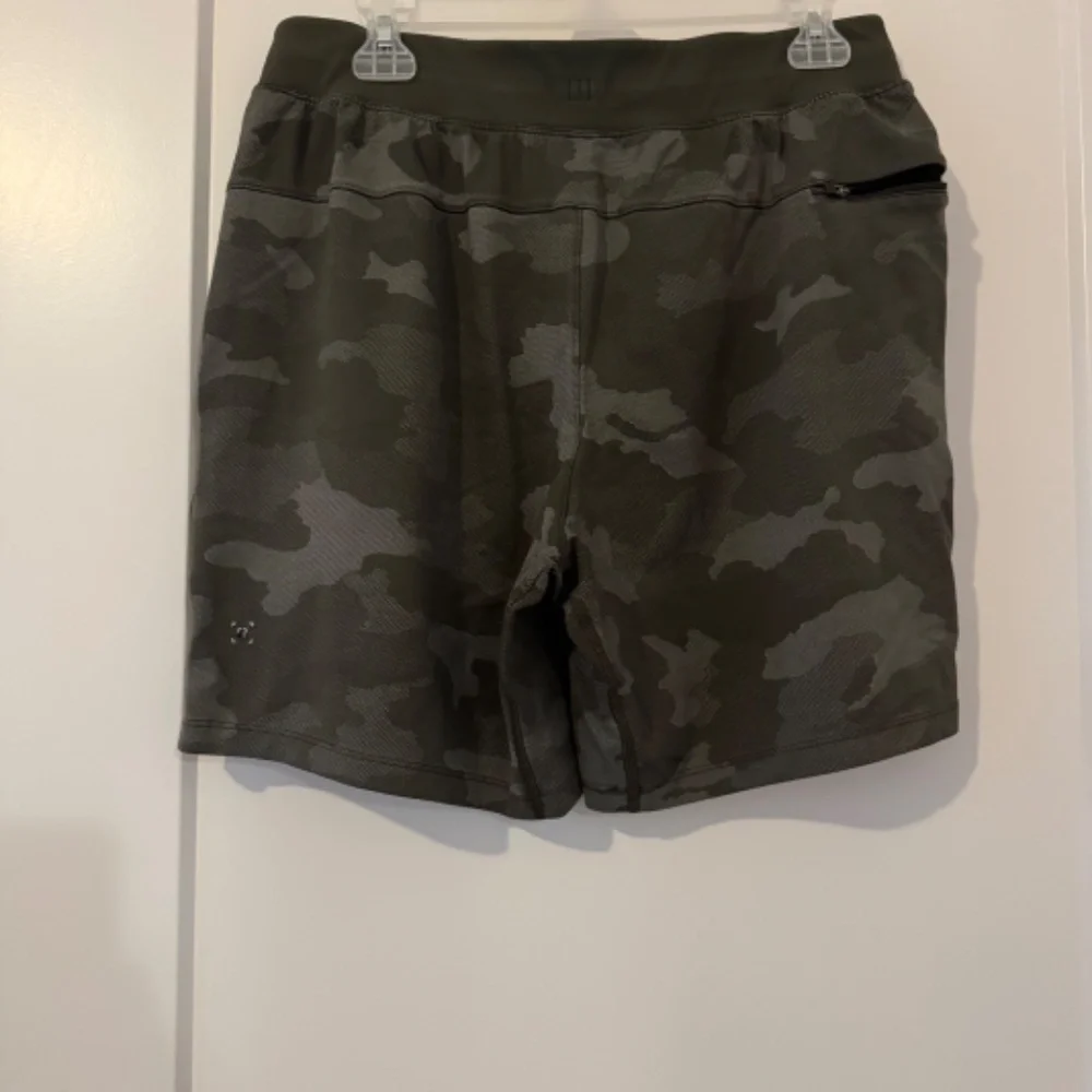 Camo Men's Lululemon Shorts - Picture 4 of 9